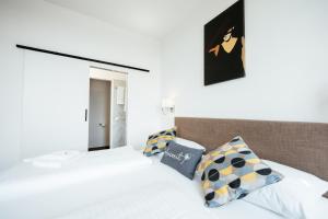 Ein Bett oder Betten in einem Zimmer der Unterkunft BO Hotel Hamburg