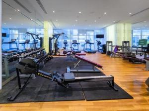 Fitness centrum a/nebo fitness zařízení v ubytování High End Luxury Stay with Full Palm Jumeirah View