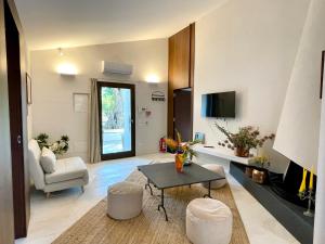 a living room with a table and two stools at La Casetta Colonica in Cefalù