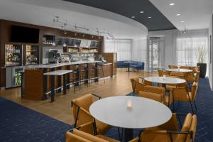 Lounge nebo bar v ubytování Courtyard by Marriott Atlanta Buckhead