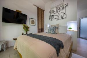Postel nebo postele na pokoji v ubytování Synergy Retreats Costa Rica, Uvita, Puntarenas