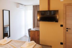 Televisyen dan/atau pusat hiburan di Garni Hotel Maggitti