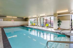 Bazén v ubytování Chelan Resort Suites - #110 nebo v jeho okolí