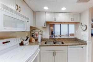 Nhà bếp/bếp nhỏ tại Sea Colony - 502 Brandywine House Rd