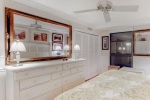Giường trong phòng chung tại Sea Colony - 502 Brandywine House Rd +26 ảnh