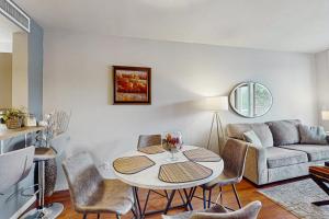 Billede fra billedgalleriet på Chelan Resort Suites - Lakeside Serenity #309 i Chelan