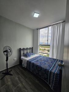 En eller flere senge i et værelse på Apartamento en Armenia - Con Piscina + 48 billeder