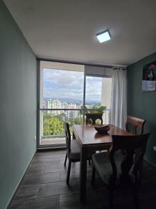 En generel udsigt til bjerge eller udsigt til bjerge taget fra lejligheden