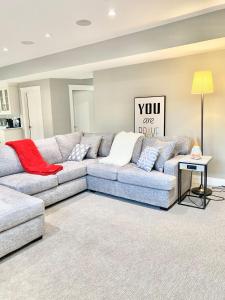 カルガリーにあるLuxury Chestermere Retreatのギャラリーの写真