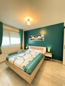Ένα ή περισσότερα κρεβάτια σε δωμάτιο στο Appartement Magnolia 40m2, wifi gratuit et parking