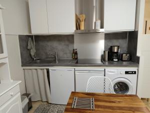 Kuchyň nebo kuchyňský kout v ubytování Cosy Arles + 4 fotografie