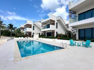 Bazén v ubytování Silver Reef 3 Oceanfront Condo nebo v jeho okolí