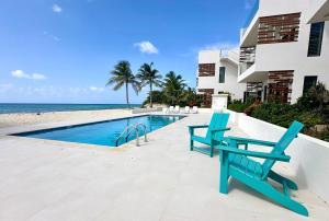 Bazén v ubytování Silver Reef 3 Oceanfront Condo nebo v jeho okolí