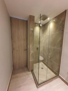 Et badeværelse på Apartamento con balcón y vista al lago + 6 billeder