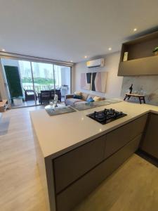 Køkken eller tekøkken på Apartamento con balcón y vista al lago