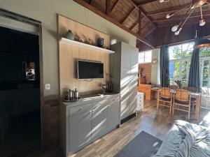 Eldhús eða eldhúskrókur á Arthi - LINDO LOFT RECANTO DOS PASSARINHOS com HIDROMASSAGEM!