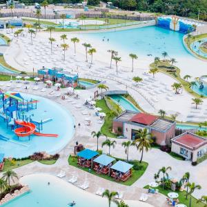 eine Luftaufnahme eines Wasserparks in der Unterkunft Aqualand Resort in Salinópolis