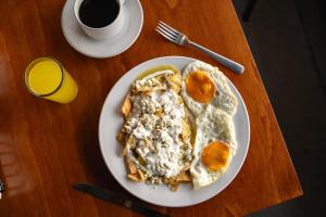 Makanan di atau berdekatan hotel