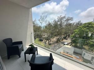 Posezení v ubytování Modern Oceanfront Retreat 2BD 2BDR Wifi Pool