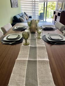 Posezení v ubytování Modern Oceanfront Retreat 2BD 2BDR Wifi Pool