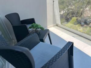 Posezení v ubytování Modern Oceanfront Retreat 2BD 2BDR Wifi Pool