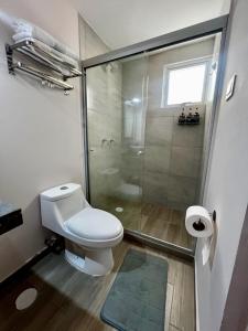 Koupelna v ubytování Modern Oceanfront Retreat 2BD 2BDR Wifi Pool