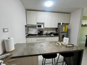 Kuchyň nebo kuchyňský kout v ubytování Modern Oceanfront Retreat 2BD 2BDR Wifi Pool