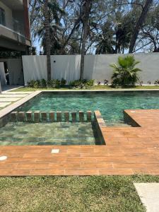 Bazén v ubytování Modern Oceanfront Retreat 2BD 2BDR Wifi Pool nebo v jeho okolí