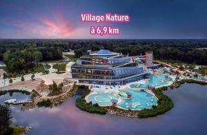 an aerial view of a resort with a pool at Appartement Magnolia 40m2, wifi gratuit et parking payant in Montévrain
