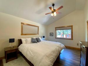 a bedroom with a bed and a ceiling fan at Townhome next to Clubhouse in Exclusive Eagle Bend - The Glacier in Bigfork