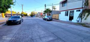 two cars parked on the side of a street at Depto SOSKE in Loreto