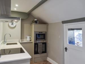 Kuchyň nebo kuchyňský kout v ubytování Little Hive-Uk39430