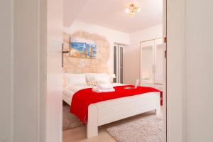 Postel nebo postele na pokoji v ubytování Main Square Loft - ZF Hvar