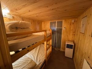 Postel nebo postele na pokoji v ubytování Bol de nature au Séquoia Lodge