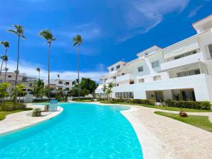 Bazén v ubytování OLAS DE LOS CORALES - VILLAS and SUITES nebo v jeho okolí