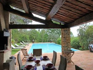 Bazén v ubytování Mansion in Var with Private Pool nebo v jeho okolí