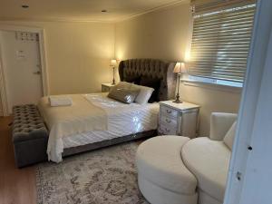 Leura's Magical Manderley客房内的一张或多张床位
