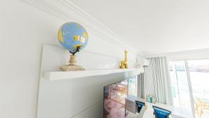 a white room with a blue balloon on a shelf at Top Favorite Studio by The BEACH in San Juan +26 photos