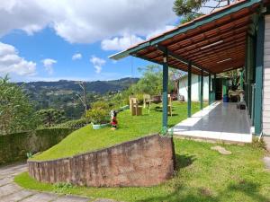 En generel udsigt til bjerge eller udsigt til bjerge taget fra feriehuset