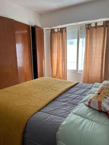 Ένα ή περισσότερα κρεβάτια σε δωμάτιο στο Departamento calle 13