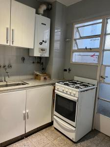 Η κουζίνα ή μικρή κουζίνα στο Departamento calle 13