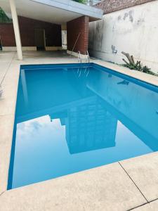 Hồ bơi trong/gần Hermoso departamento barrio norte Balcarce
