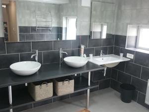 Bilik mandi di Maison de charme avec grand dortoir, jardin privé et terrasse, proche Val Joly - FR-1-510-162 +26 gambar