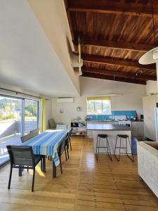 Φωτογραφία από το άλμπουμ του GIVE305A - Modern Funky Bach σε Whangamata