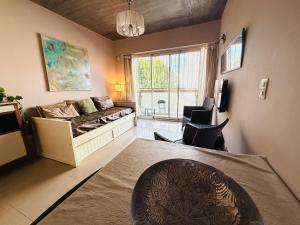 a living room with a couch and a window at Hermoso departamento barrio norte comodo amplio y luminoso in San Miguel de Tucumán