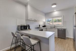 Η κουζίνα ή μικρή κουζίνα στο Kennington House 3BR Home in Bendigo City