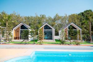 a house with a swimming pool in front of it at Air diamond resort in Ban Nong Bon