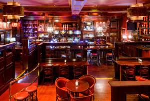 Lounge atau bar di Kilkenny Hibernian Hotel