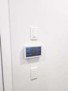 Foto dalla galleria di Cozy 2 BR Suite Self check-in I Free Park Pass a YYC