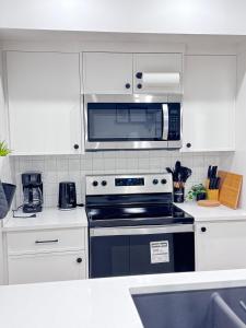Cucina o angolo cottura di Cozy 2 BR Suite Self check-in I Free Park Pass